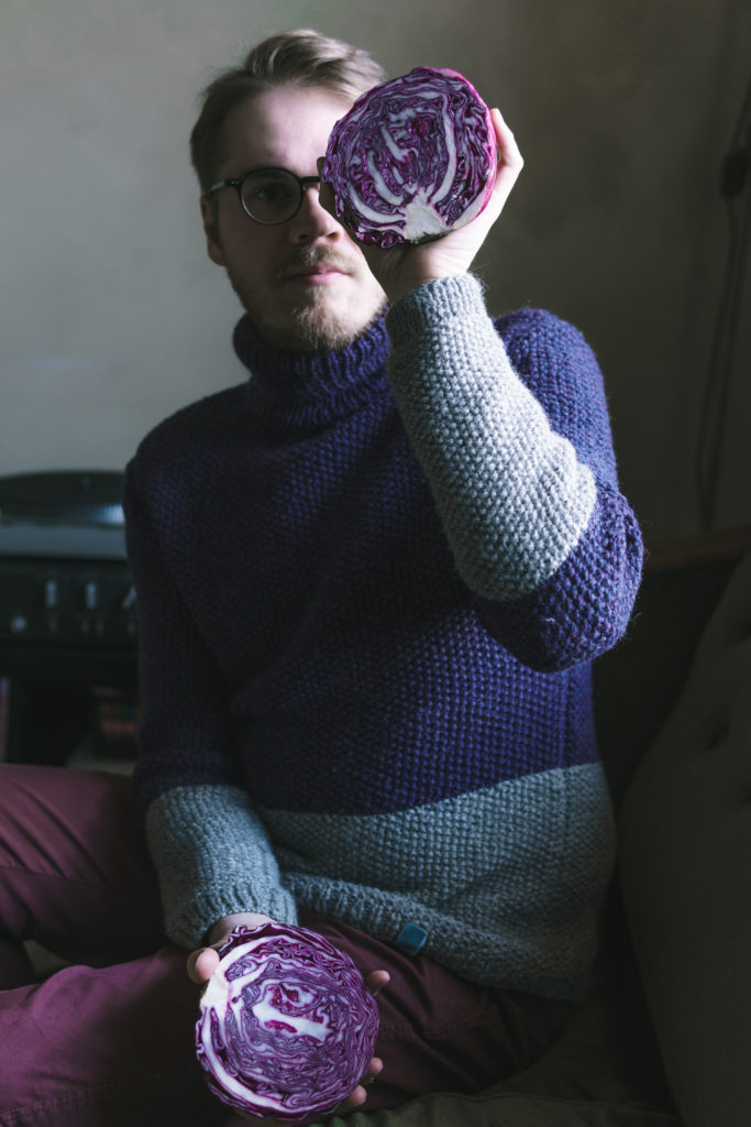 Ivo colding a cabbage